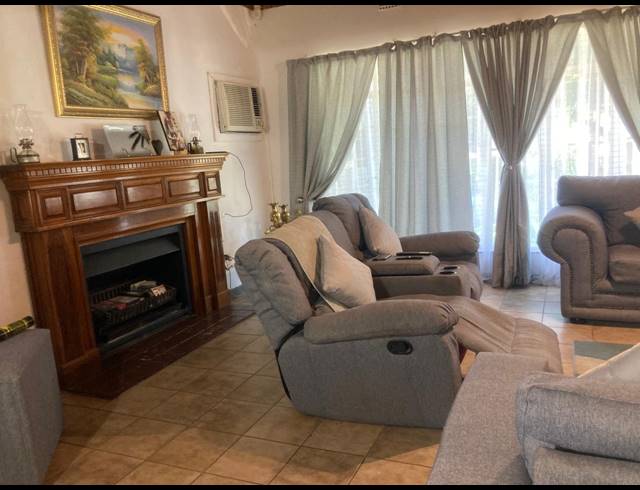4 BEDROOM HOUSE FOR SALE IN PROTEA PARK